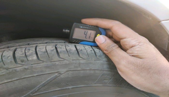 2010 Skoda Laura AMBITION 2.0 TDI CR MT, Diesel, Manual, 81,796 km, tyre