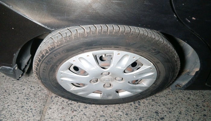 2015 Honda Amaze 1.2L I-VTEC S, CNG, Manual, 1,06,680 km, tyre