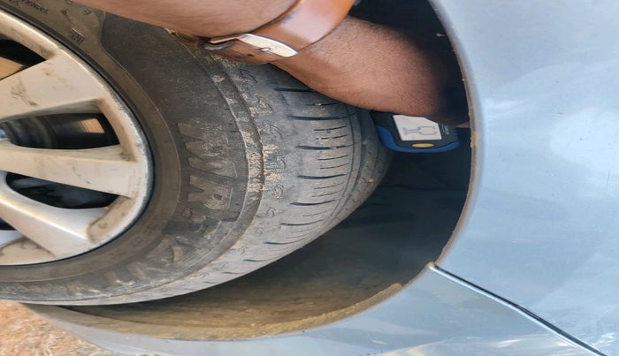 2015 Maruti Ertiga ZDI, Diesel, Manual, 1,60,967 km, tyre