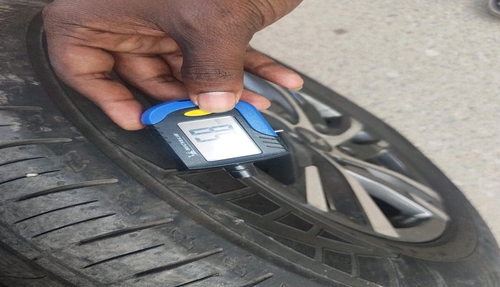 2023 Mahindra XUV700 AX 5 P MT 7 STR, Petrol, Manual, 20,884 km, tyre