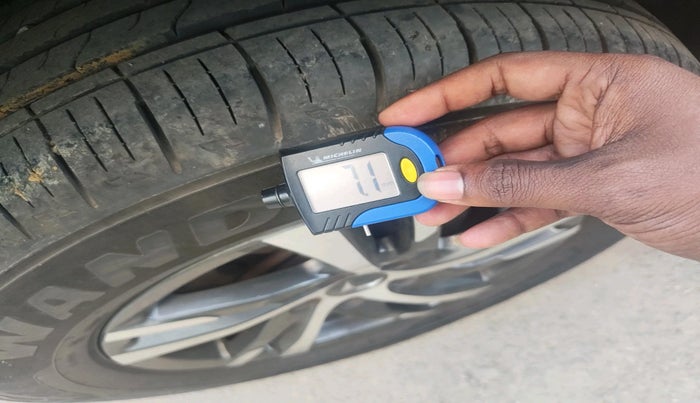 2023 Mahindra XUV700 AX 5 P MT 7 STR, Petrol, Manual, 20,884 km, tyre