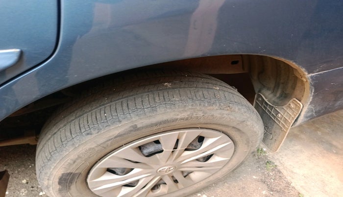 2012 Toyota Innova 2.5 G 7 STR, Diesel, Manual, 1,13,419 km, tyre