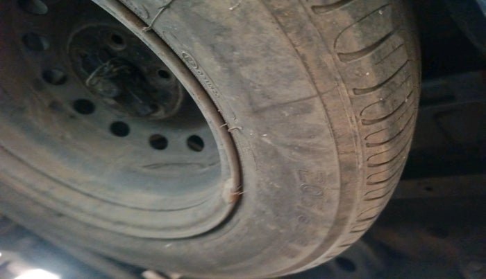 2012 Toyota Innova 2.5 G 7 STR, Diesel, Manual, 1,13,419 km, tyre