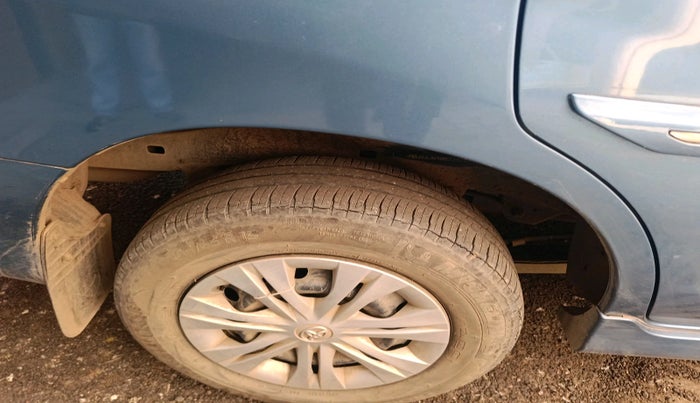 2012 Toyota Innova 2.5 G 7 STR, Diesel, Manual, 1,13,419 km, tyre