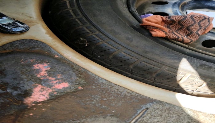 2010 Maruti Swift VXI, Petrol, Manual, 1,31,030 km, tyre