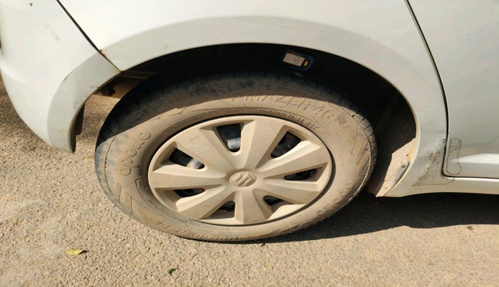 2010 Maruti Swift VXI, Petrol, Manual, 1,31,030 km, tyre