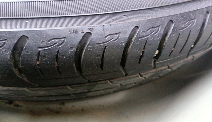 2015 Hyundai Elite i20 ASTA 1.2, Petrol, Manual, 2,04,955 km, tyre