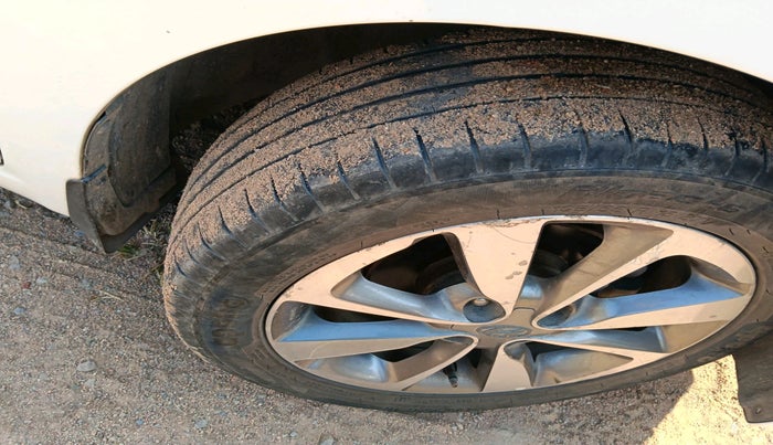 2015 Hyundai Elite i20 ASTA 1.2, Petrol, Manual, 2,04,955 km, tyre