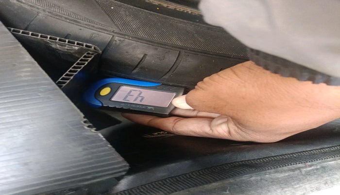 2011 Toyota Etios G, Petrol, Manual, 27,860 km, tyre