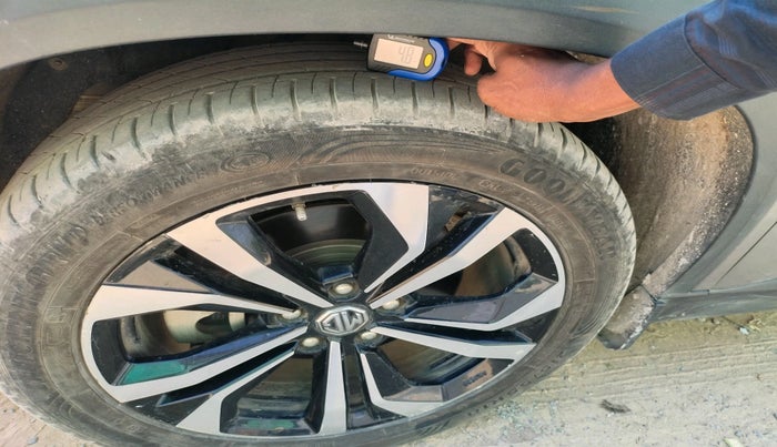 2023 MG HECTOR PLUS SHARP PRO 1.5 TURBO MT 6 STR, Petrol, Manual, 23,891 km, tyre