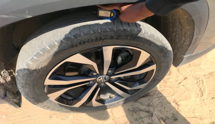 2023 MG HECTOR PLUS SHARP PRO 1.5 TURBO MT 6 STR, Petrol, Manual, 23,891 km, tyre