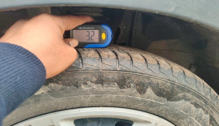 2022 Renault TRIBER RXT, Petrol, Manual, 28,760 km, tyre