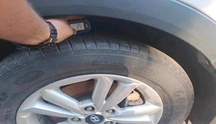 2015 Hyundai Creta SX PLUS 1.6 PETROL, Petrol, Manual, 38,500 km, tyre