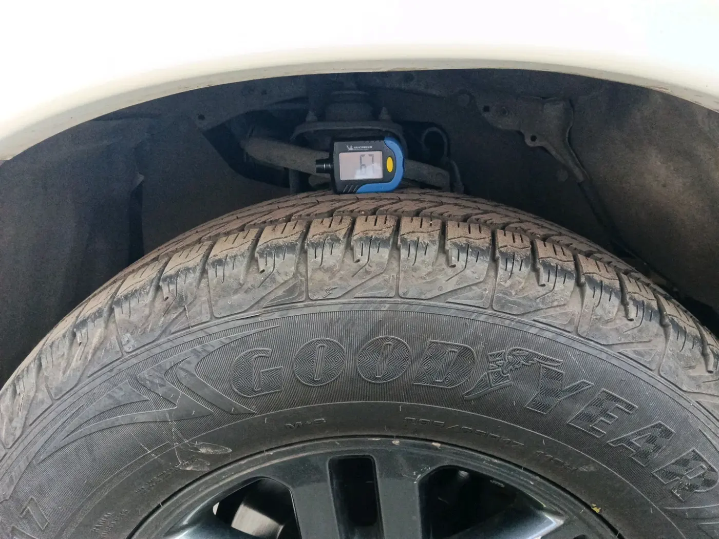 2015 Toyota Fortuner 3.0 4X2 MT, Diesel, Manual, 1,19,847 km, tyre