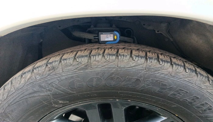 2015 Toyota Fortuner 3.0 4X2 MT, Diesel, Manual, 1,19,847 km, tyre