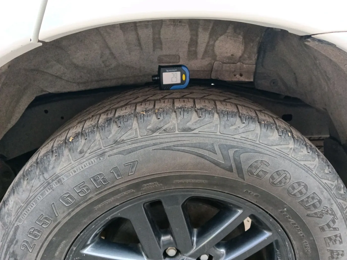 2015 Toyota Fortuner 3.0 4X2 MT, Diesel, Manual, 1,19,847 km, tyre