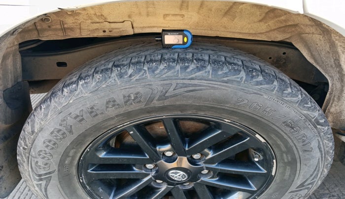 2015 Toyota Fortuner 3.0 4X2 MT, Diesel, Manual, 1,19,847 km, tyre