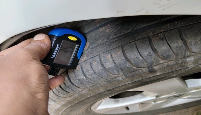 2014 Honda City 1.5L I-VTEC VX, Petrol, Manual, 1,04,532 km, tyre