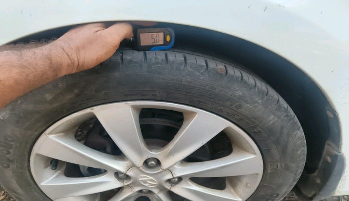 2011 Hyundai Verna FLUIDIC 1.6 CRDI SX, Diesel, Manual, 45,846 km, tyre