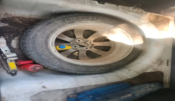 2011 Hyundai Verna FLUIDIC 1.6 CRDI SX, Diesel, Manual, 45,846 km, tyre