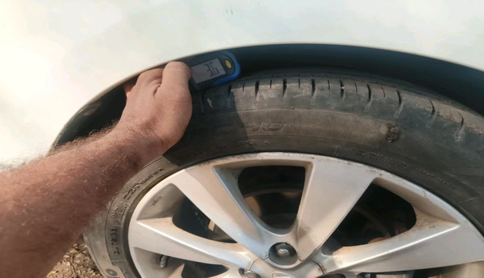 2011 Hyundai Verna FLUIDIC 1.6 CRDI SX, Diesel, Manual, 45,846 km, tyre