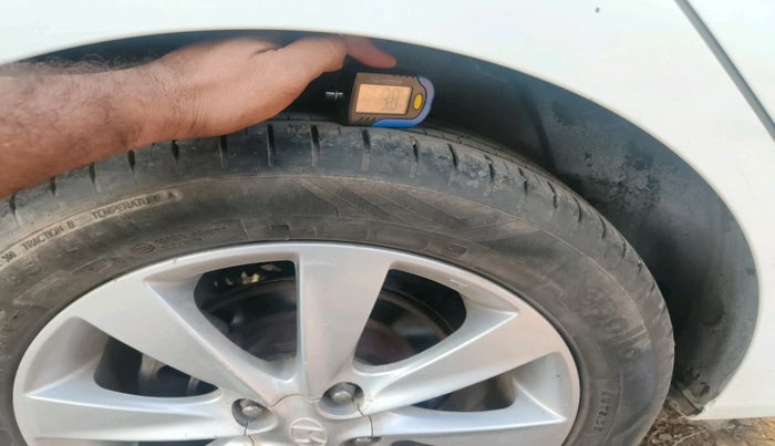 2011 Hyundai Verna FLUIDIC 1.6 CRDI SX, Diesel, Manual, 45,846 km, tyre