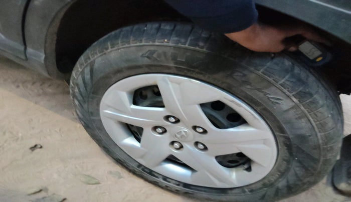 2020 Hyundai VENUE S 1.2, Petrol, Manual, 1,18,619 km, tyre