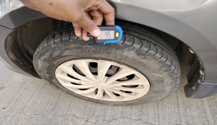 2015 Maruti Swift Dzire VXI, Petrol, Manual, 48,812 km, tyre