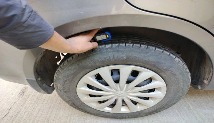 2015 Maruti Swift Dzire VXI, Petrol, Manual, 48,812 km, tyre