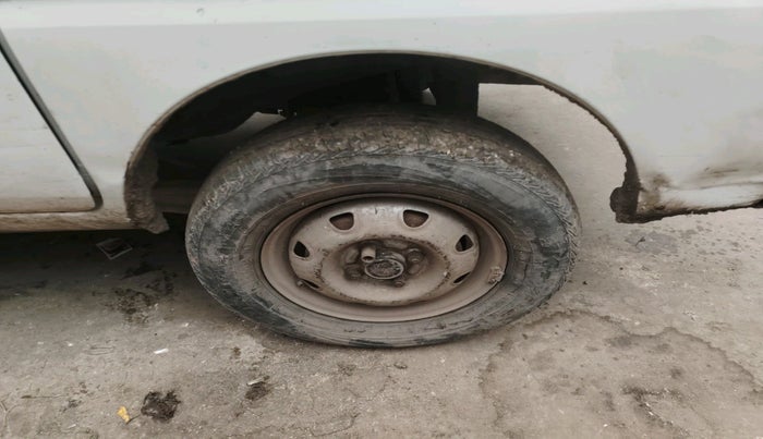 2016 Maruti Eeco 5 STR WITH A/C+HTR CNG, Petrol, Manual, 76,873 km, tyre