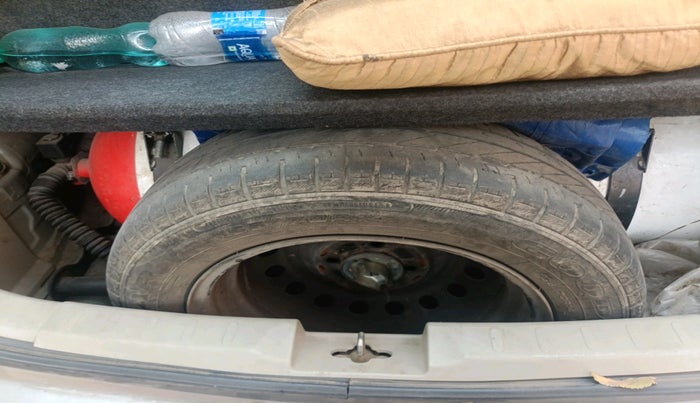 2016 Maruti Celerio VXI CNG, Petrol, Manual, 1,28,589 km, tyre