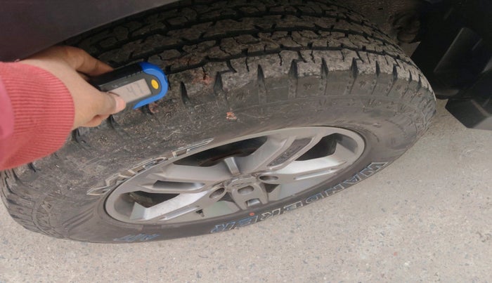 2022 Mahindra Thar LX HARD TOP 4WD MT, Diesel, Manual, 42,714 km, tyre