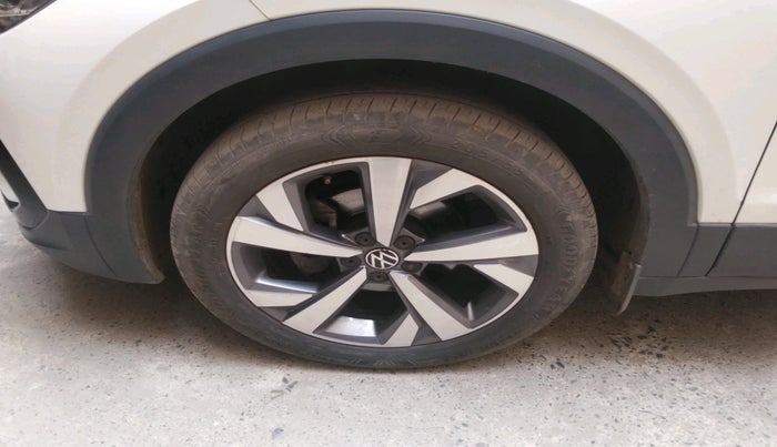 2022 Volkswagen TAIGUN TOPLINE 1.0 TSI MT, Petrol, Manual, 28,100 km, tyre