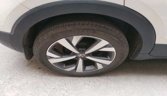 2022 Volkswagen TAIGUN TOPLINE 1.0 TSI MT, Petrol, Manual, 28,100 km, tyre