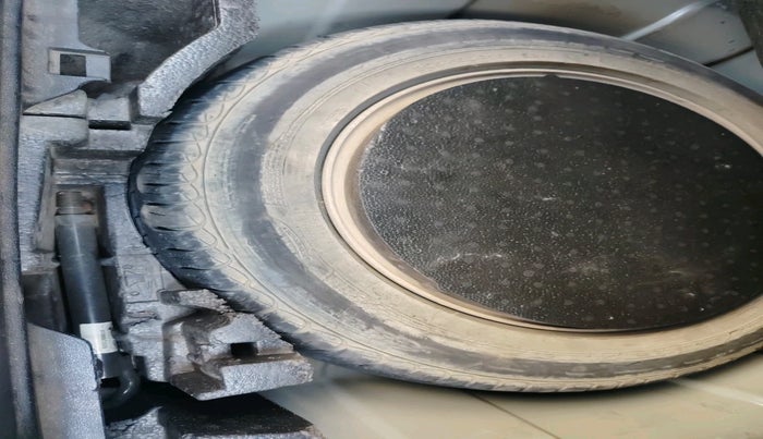 2011 Renault Fluence 1.5 E2, Diesel, Manual, 99,999 km, tyre