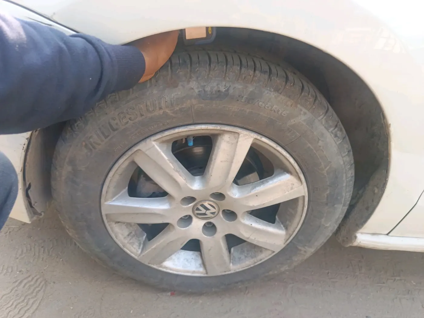 2012 Volkswagen Vento COMFORTLINE 1.6, CNG, Manual, 1,33,118 km, tyre