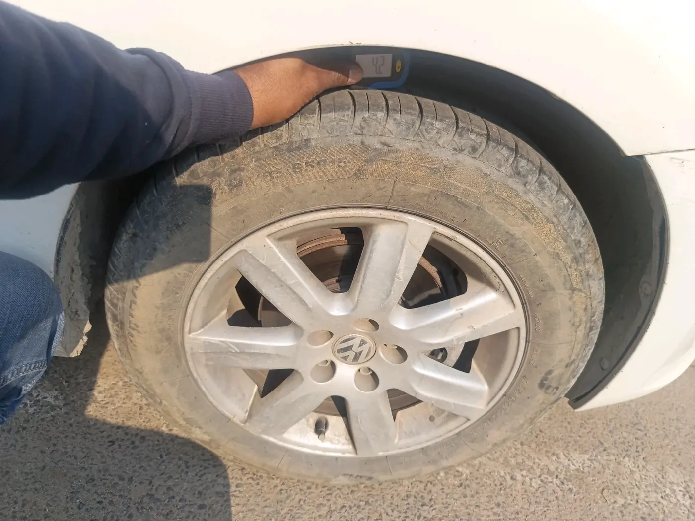 2012 Volkswagen Vento COMFORTLINE 1.6, CNG, Manual, 1,33,118 km, tyre