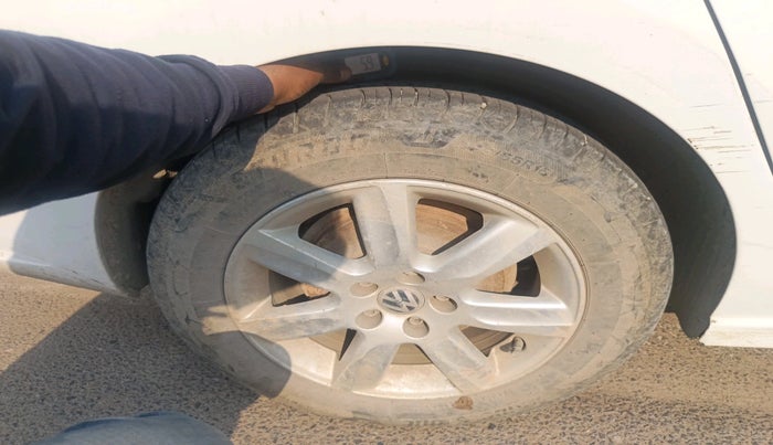 2012 Volkswagen Vento COMFORTLINE 1.6, Petrol, Manual, 1,33,118 km, tyre