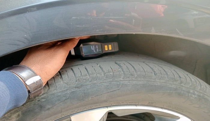 2023 Hyundai NEW I20 ASTA (O) 1.2 IVT, Petrol, Automatic, 27,882 km, tyre