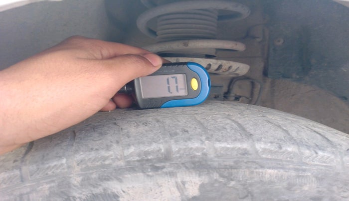 2013 Volkswagen Polo COMFORTLINE 1.2L PETROL, Petrol, Manual, 1,10,568 km, tyre