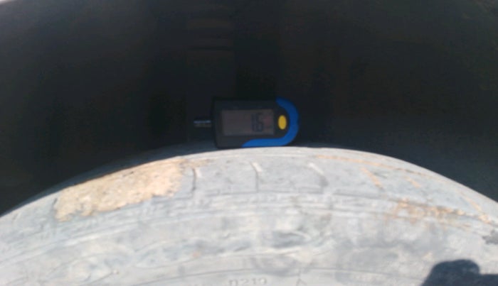 2013 Volkswagen Polo COMFORTLINE 1.2L PETROL, Petrol, Manual, 1,10,568 km, tyre