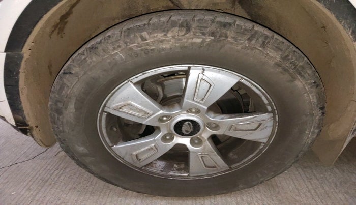 2013 Mahindra XUV500 W8, Diesel, Manual, 1,90,637 km, tyre