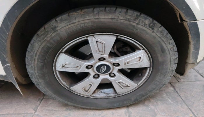 2013 Mahindra XUV500 W8, Diesel, Manual, 1,90,637 km, tyre