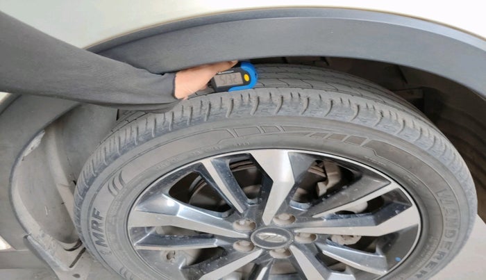 2020 Mahindra XUV300 W8 (O) 1.5 DIESEL AMT, Diesel, Automatic, 35,948 km, tyre