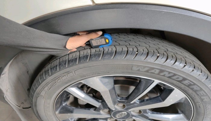 2020 Mahindra XUV300 W8 (O) 1.5 DIESEL AMT, Diesel, Automatic, 35,948 km, tyre