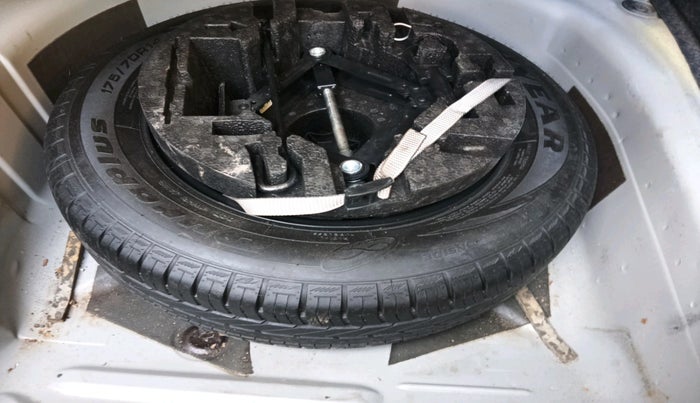 2017 Skoda Rapid AMBITION 1.6 MPI MT, Petrol, Manual, 75,349 km, tyre