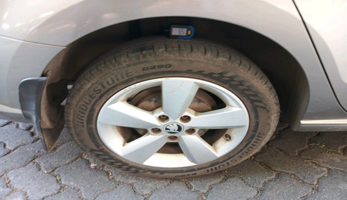 2017 Skoda Rapid AMBITION 1.6 MPI MT, Petrol, Manual, 75,349 km, tyre