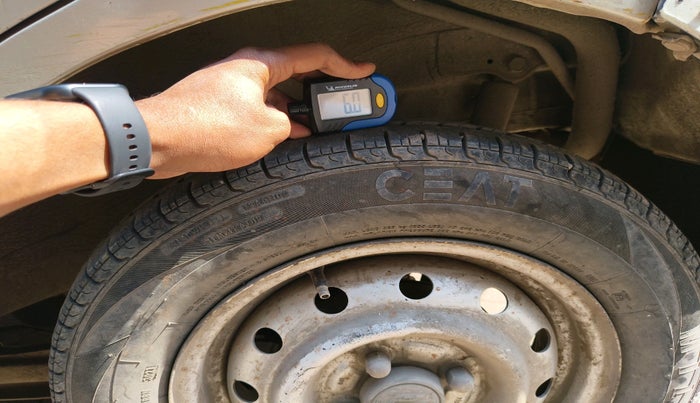 2015 Maruti Wagon R 1.0 LXI CNG, Petrol, Manual, 81,072 km, tyre