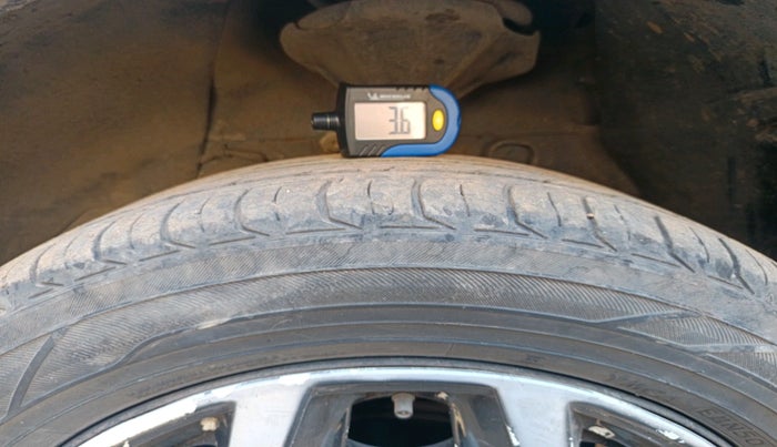 2015 Tata Manza AURA SAFIRE, Petrol, Manual, 1,01,932 km, tyre