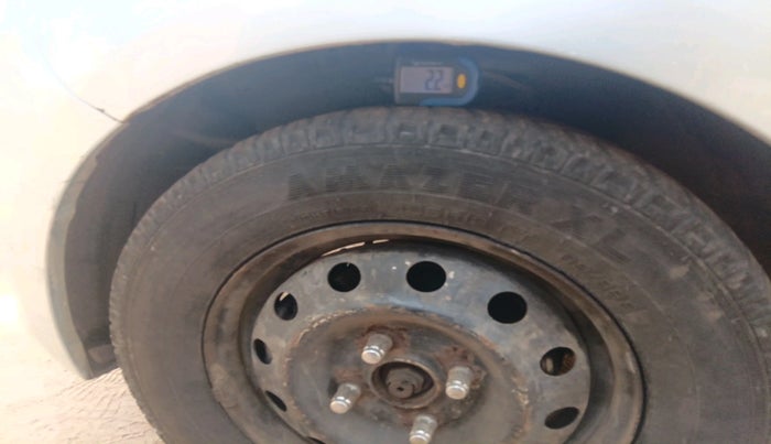 2011 Hyundai i10 ERA 1.1, Petrol, Manual, 1,28,742 km, tyre